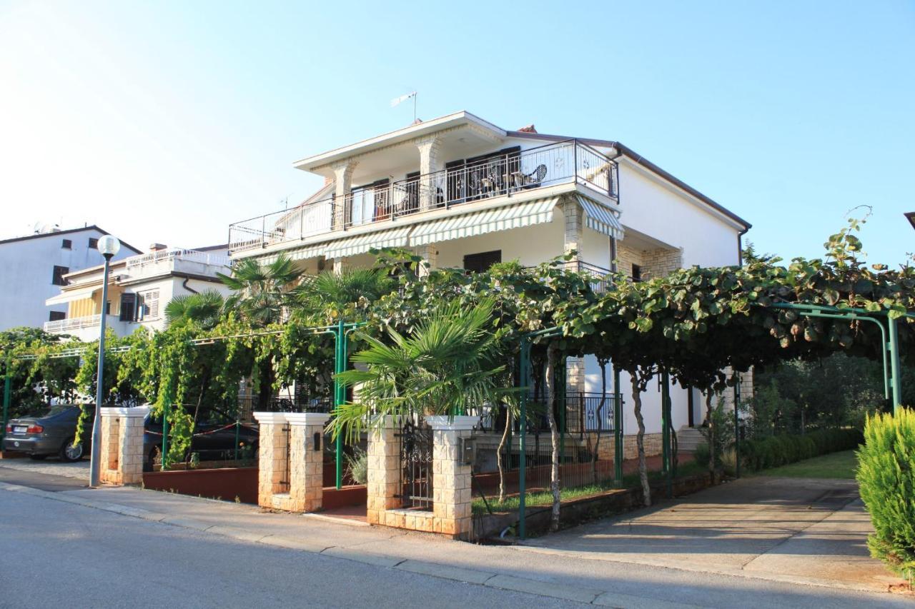 Apartments With A Parking Space Umag - 7094 Экстерьер фото