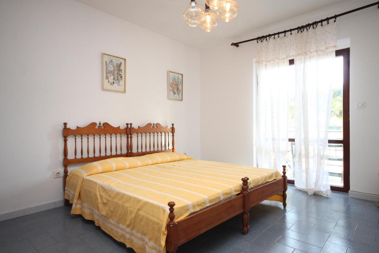 Apartments With A Parking Space Umag - 7094 Экстерьер фото
